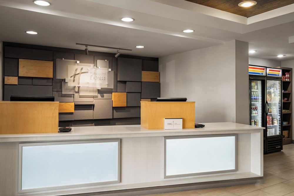 Holiday Inn Express & Suites ALTOONA-DES MOINES by IHG 2