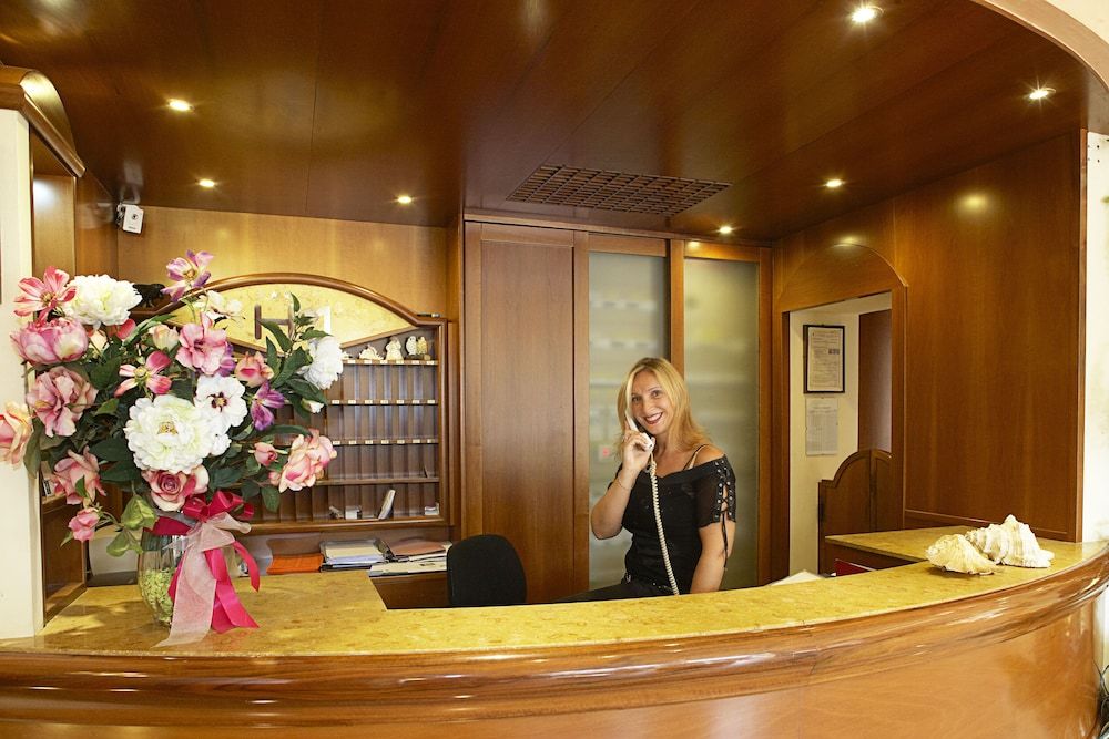 Hotel Mocambo Riccione CENTRALISSIMO AL MARE 2