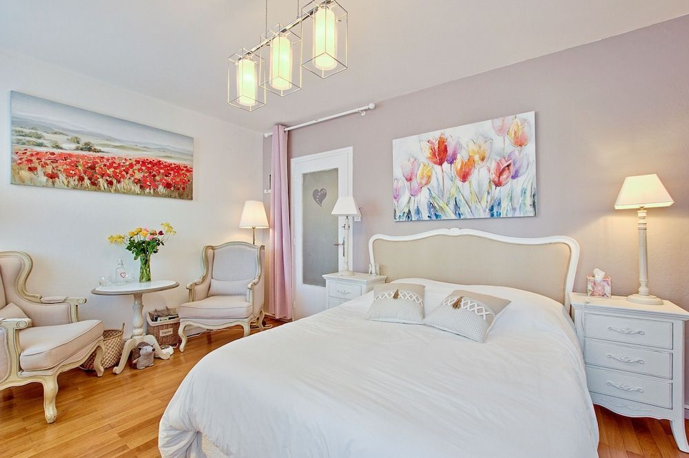 ! A découvrir ! NATURALBNB - Chambres d'hôtes climatisées au calme - Top confort et reposant - PARKING GRATUIT SECURISE - Garage vélos et motos - OFFERT COPIEUX PETIT DEJEUNER fait maison sucré-salé, 1