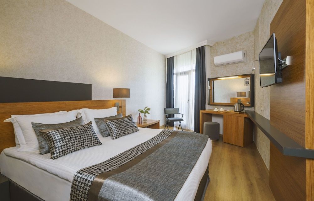 Qinn Hotels 2