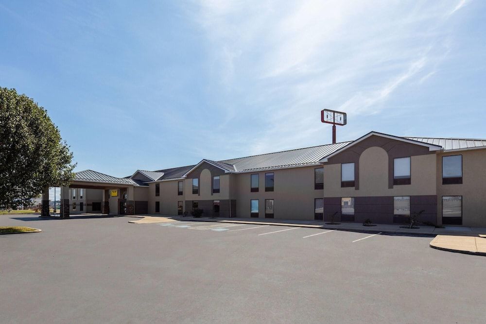 Super 8 by Wyndham Shepherdsville - Louisville South I65 1