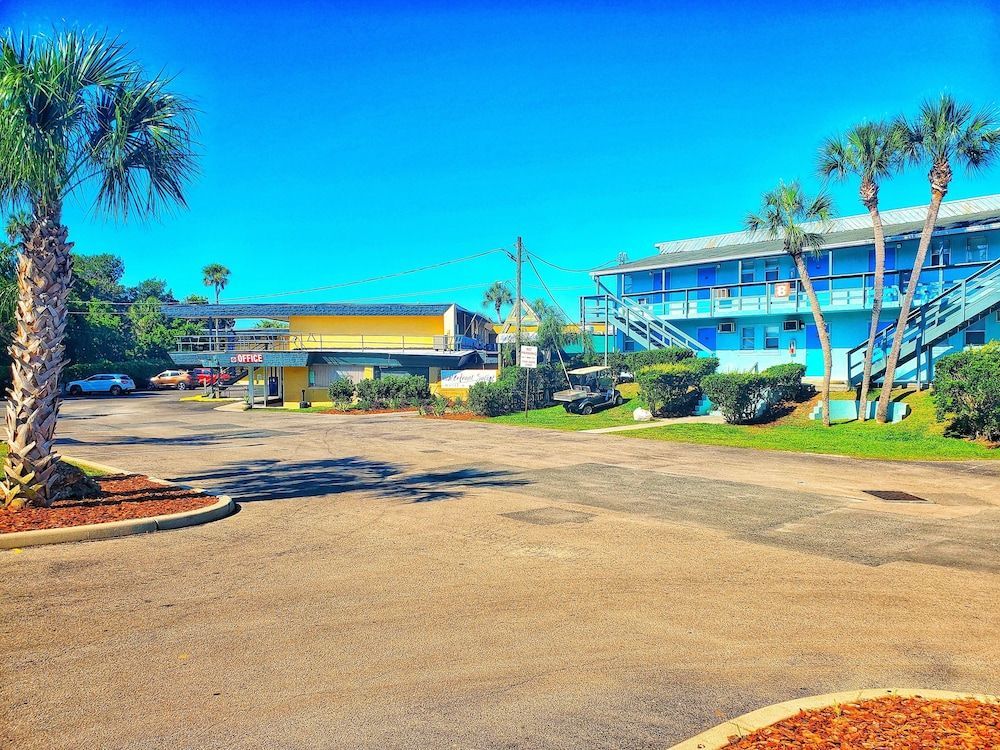 The Port Hotel and Marina 1
