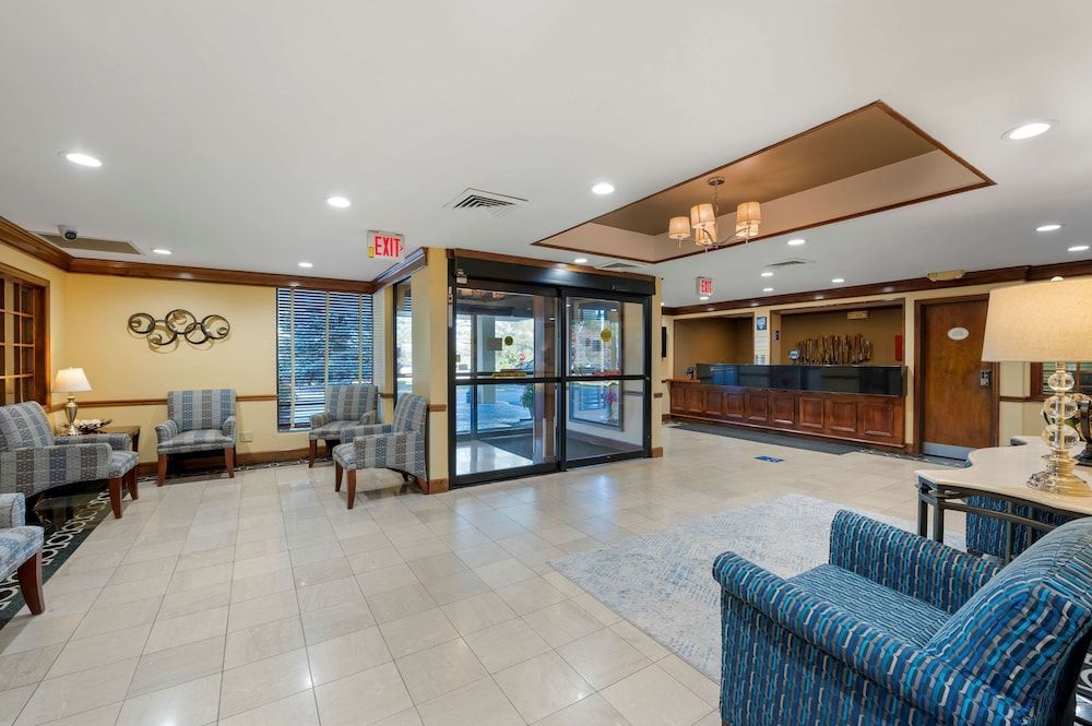 Best Western Louisville East Inn & Suites 2
