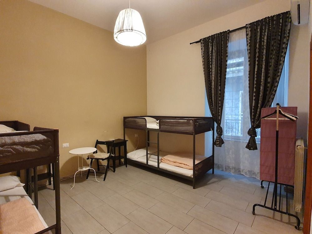 Hostel Mancini Naples 2