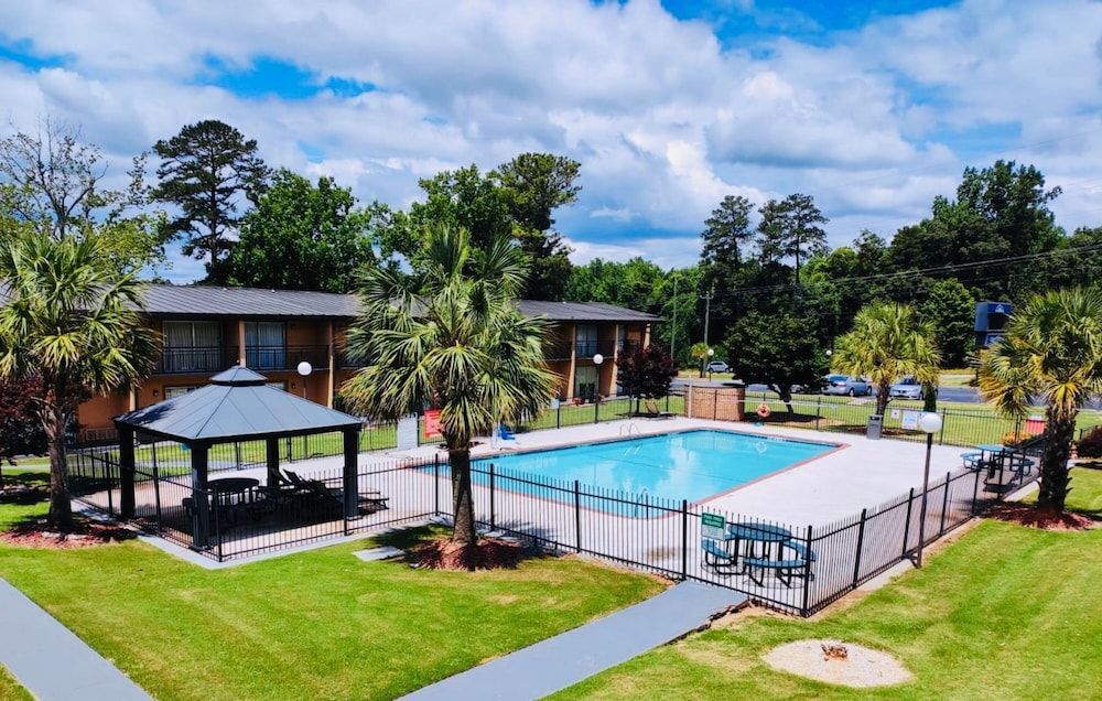 Howard Johnson by Wyndham Athens 1