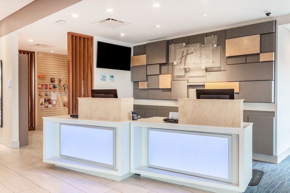 Holiday Inn Express & Suites SPRINGFIELD NORTH by IHG 2