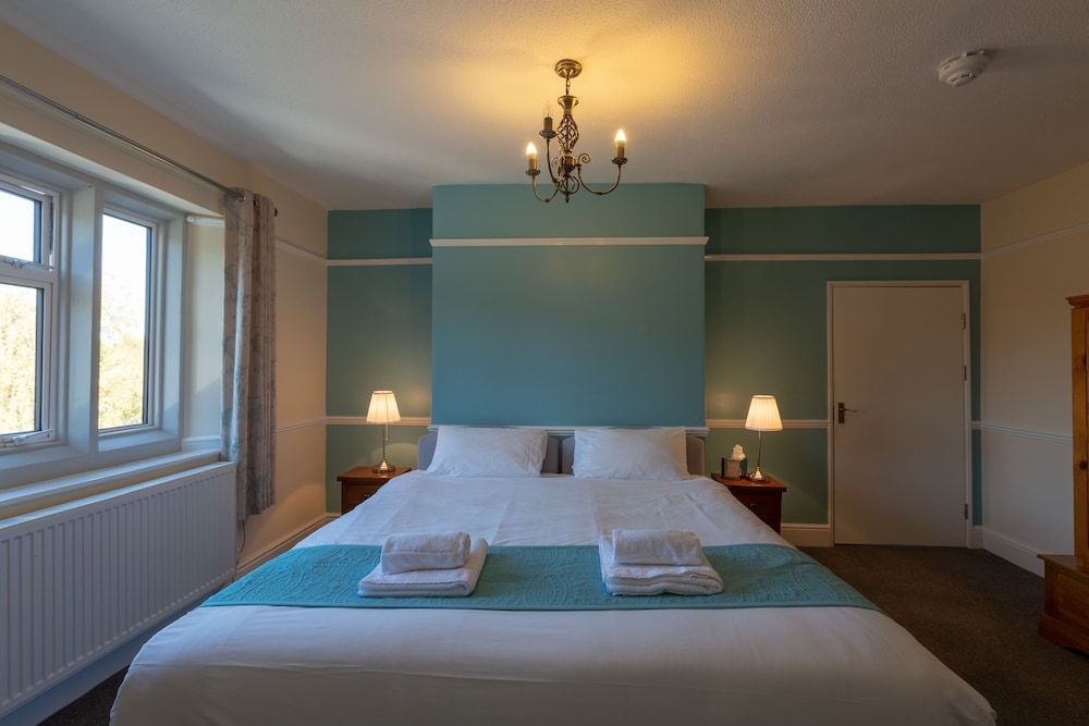The Beacon & Railway Hotel 2