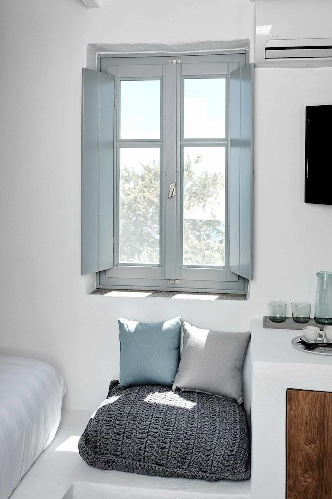 Living Theros Luxury Suites 2