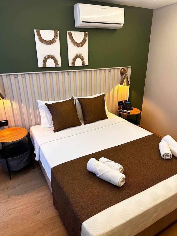 Red Castle Hotel & Pub 2