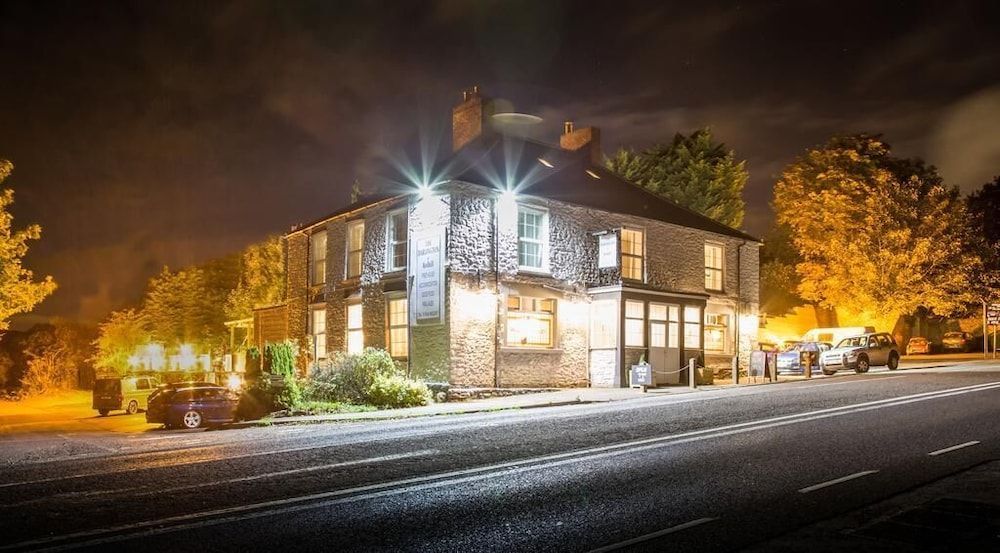 Darlington Arms by the airport - Free parking - Bar & Food 1