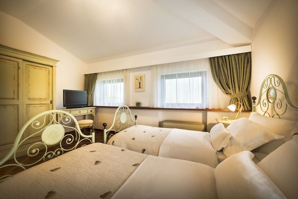 Palazzo Angelica Hilltop Luxury Villa with Pool, Spa & Views 2