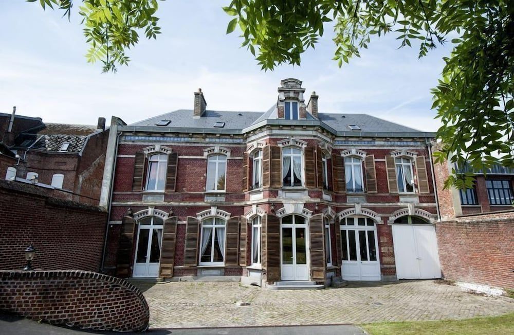 Le Carré des Arts 1
