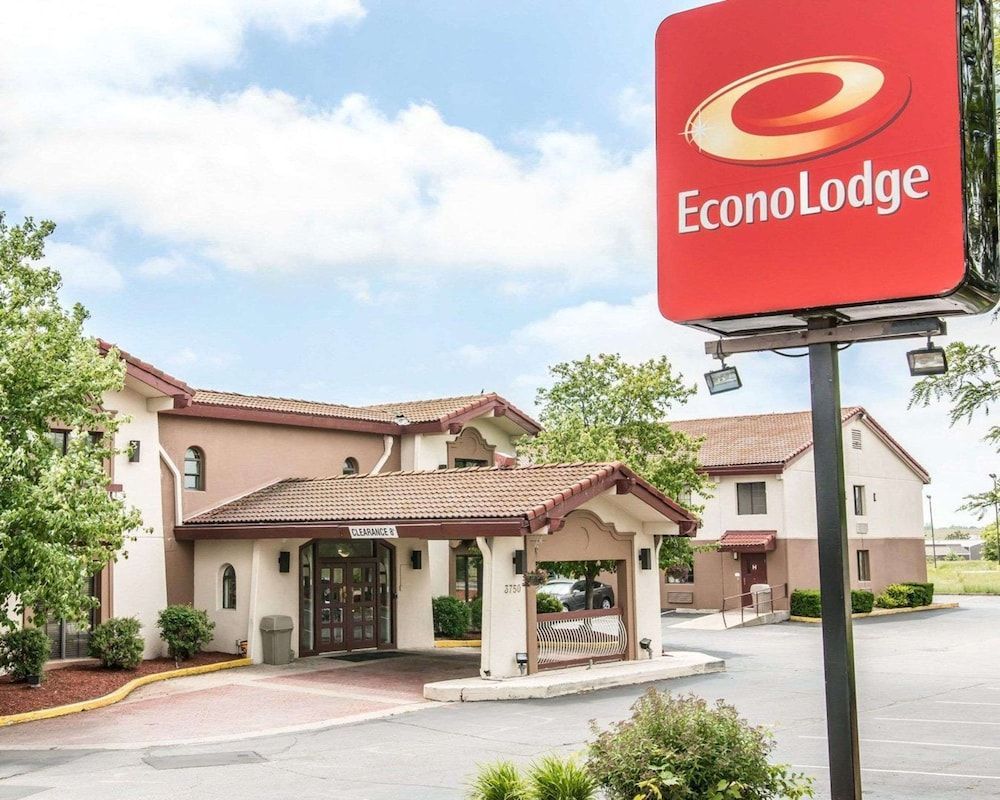 Econo Lodge Kalamazoo near Wings Stadium 1