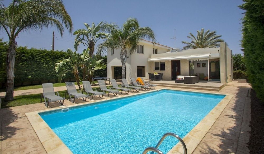 Soothing Sunset Villa, 200m to the Beach 1