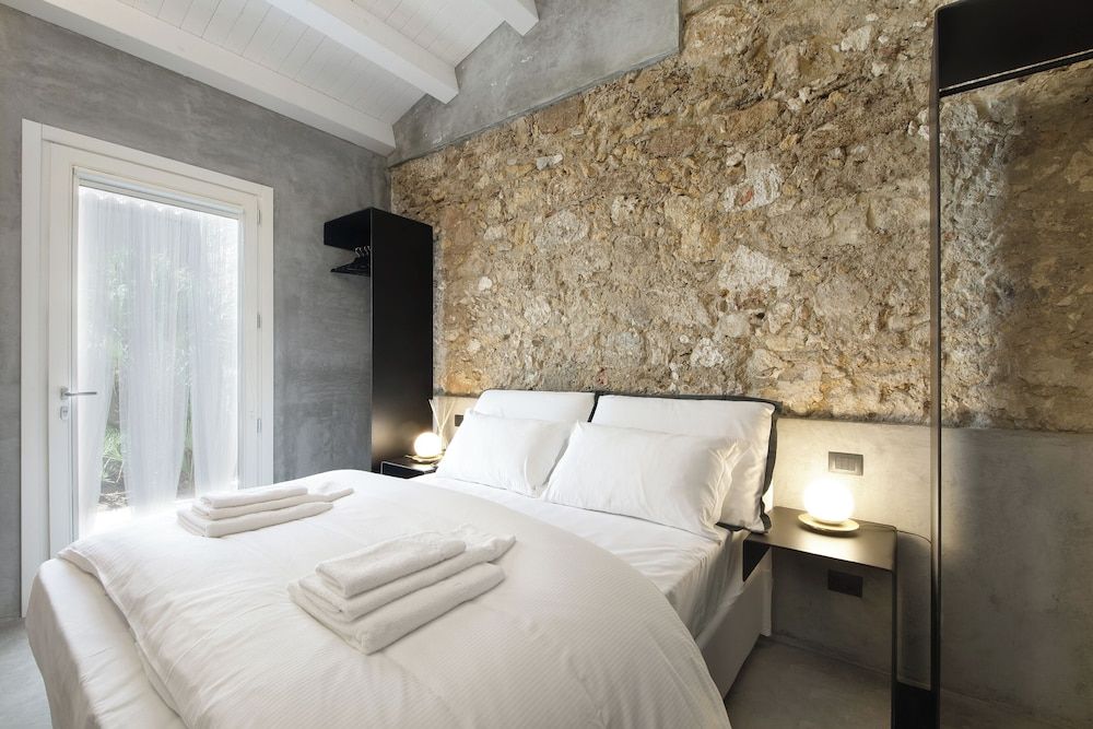 ISONZO SUITES 1