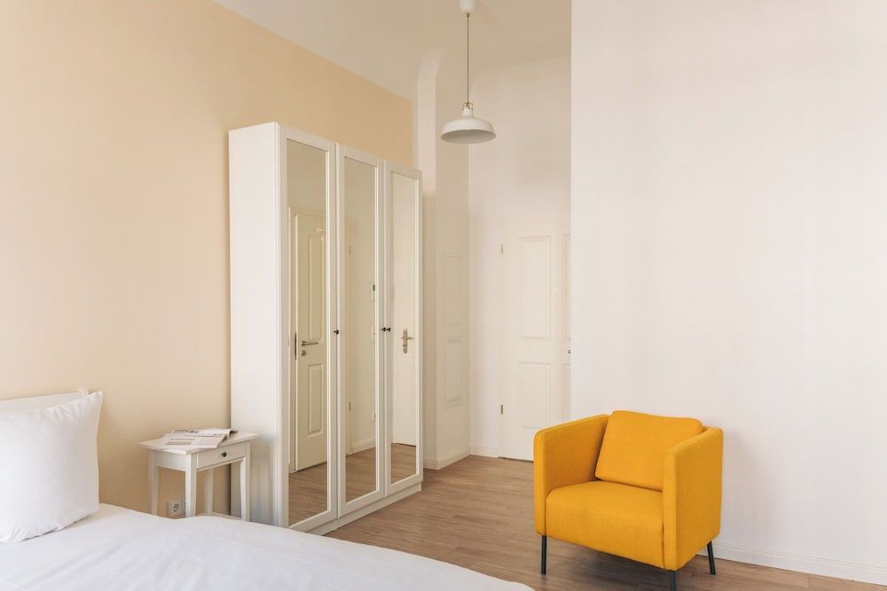 Frankfurter Allee Apartments by Sabine 2