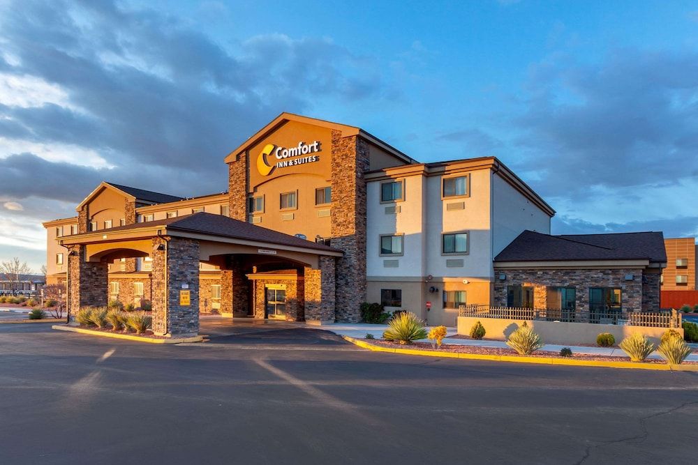 Comfort Inn & Suites Page at Lake Powell 1