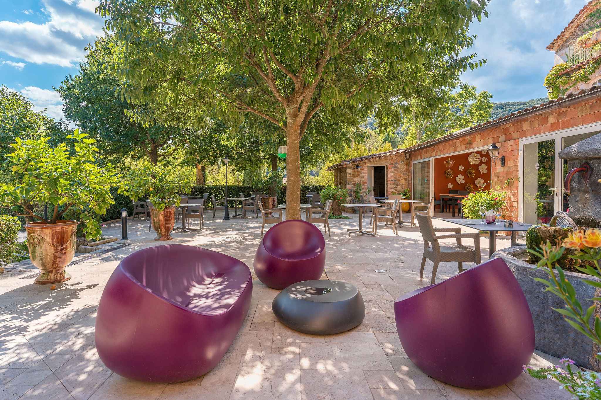 Logis Hôtel Restaurant Le Pradinas 2
