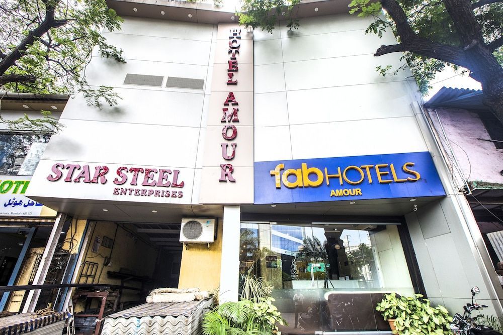 Townhouse Andheri Sakinaka Metro Formerly Hotel Amour 1