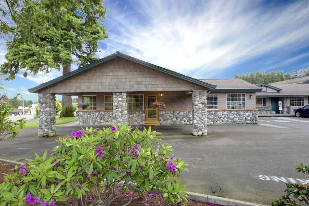 Poulsbo Inn & Suites 1