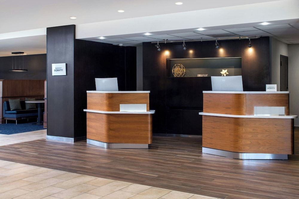 Courtyard by Marriott Phoenix Airport 2