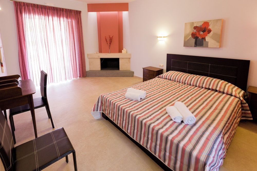 Aenaon Rooms 1