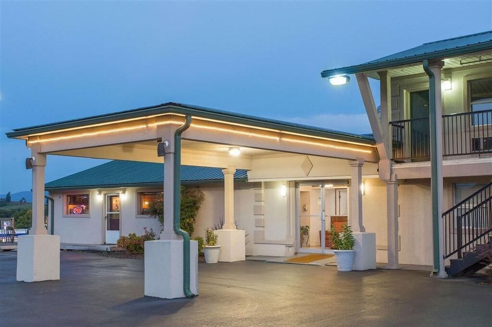 Rodeway Inn 2