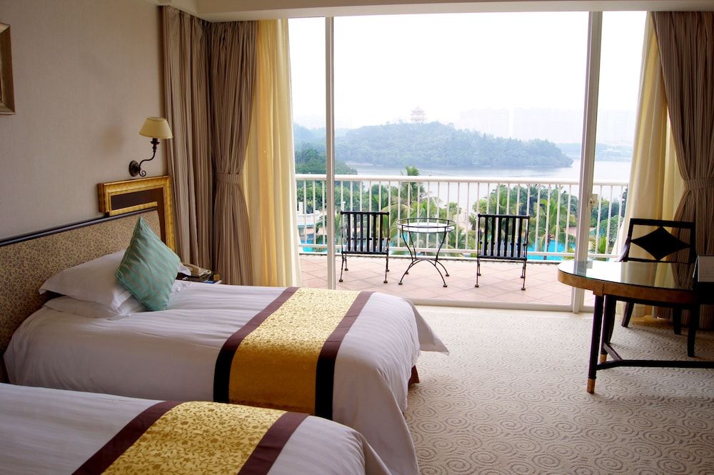 Dongguan MCB Lake Hotel 2