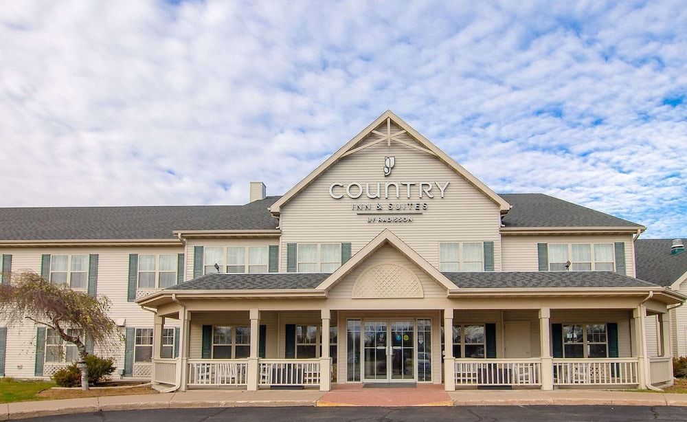 Country Inn & Suites by Radisson, Stockton, IL 1