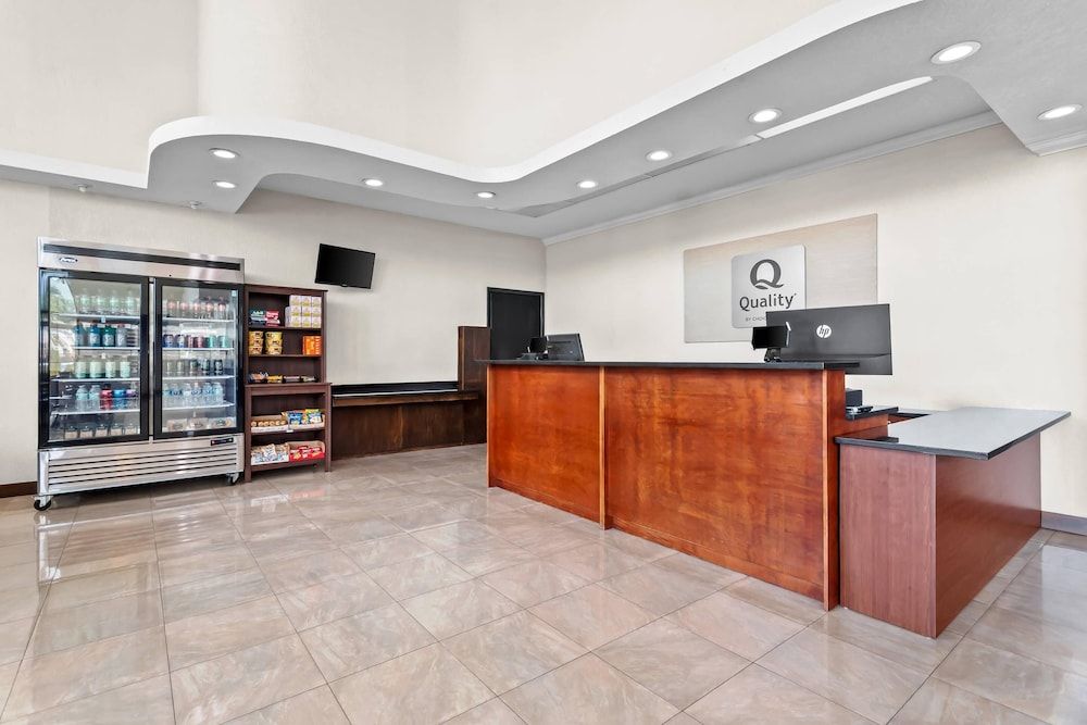 Quality Inn & Suites at Tropicana Field 2