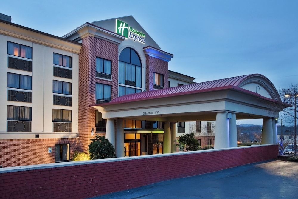 Holiday Inn Express & Suites GREENVILLE-DOWNTOWN by IHG 1