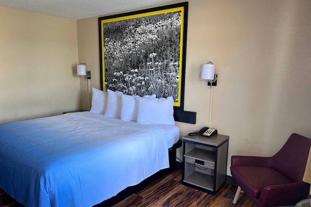 Super 8 by Wyndham Lumberton NC 1