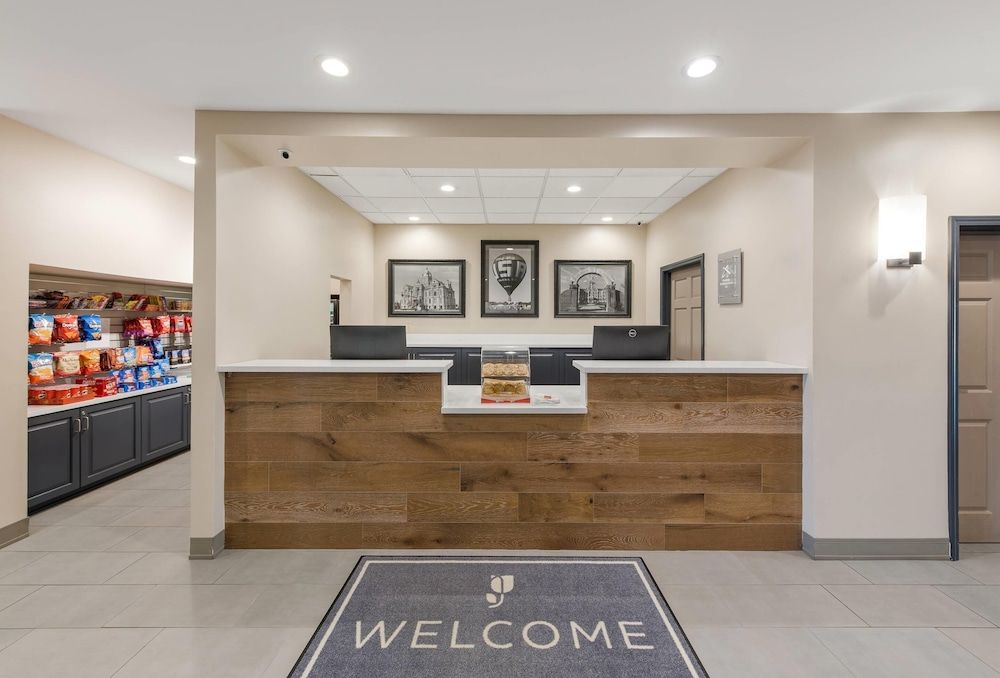 Country Inn & Suites by Radisson, Findlay, OH 1