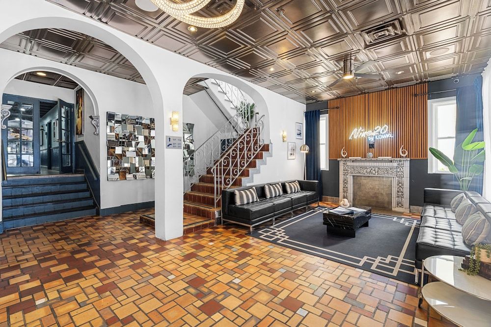 Nine20 Collins Apartments by Lowkl 1
