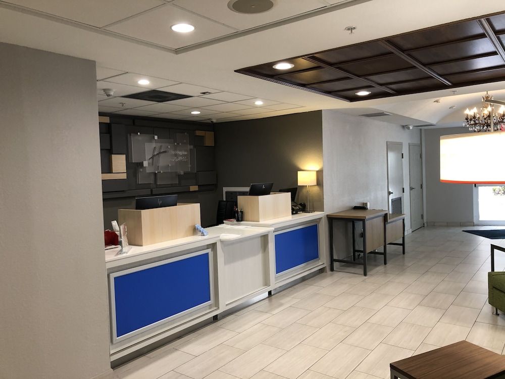 Holiday Inn Express WEST PALM BEACH METROCENTRE by IHG 2