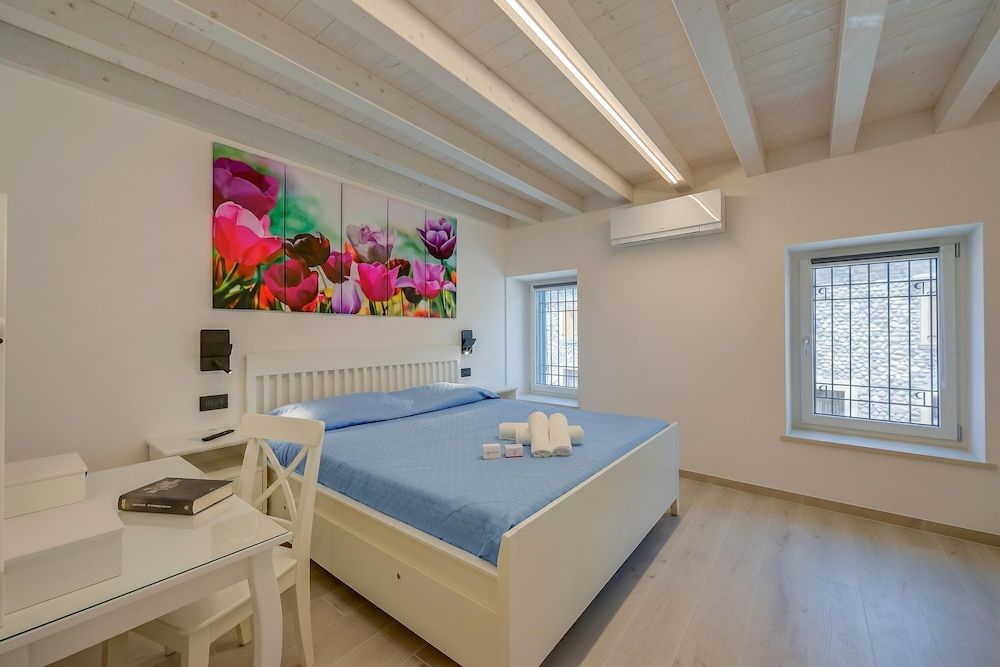 Tulipano Apt - Palazzo Palermo 1817 A/c, 2br, Sleeps 4 1