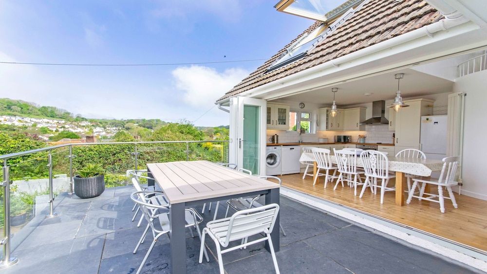 Rooftops Sleeps 8 Hot Tub Views Log Burner 1