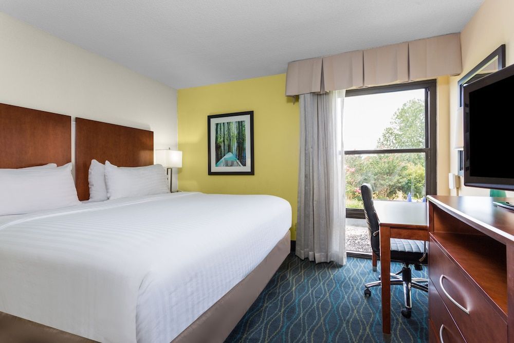 Holiday Inn Express & Suites WILMINGTON-UNIVERSITY CTR by IHG 2