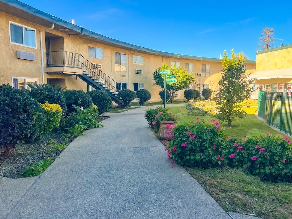 Hometown Inns North Hills 1