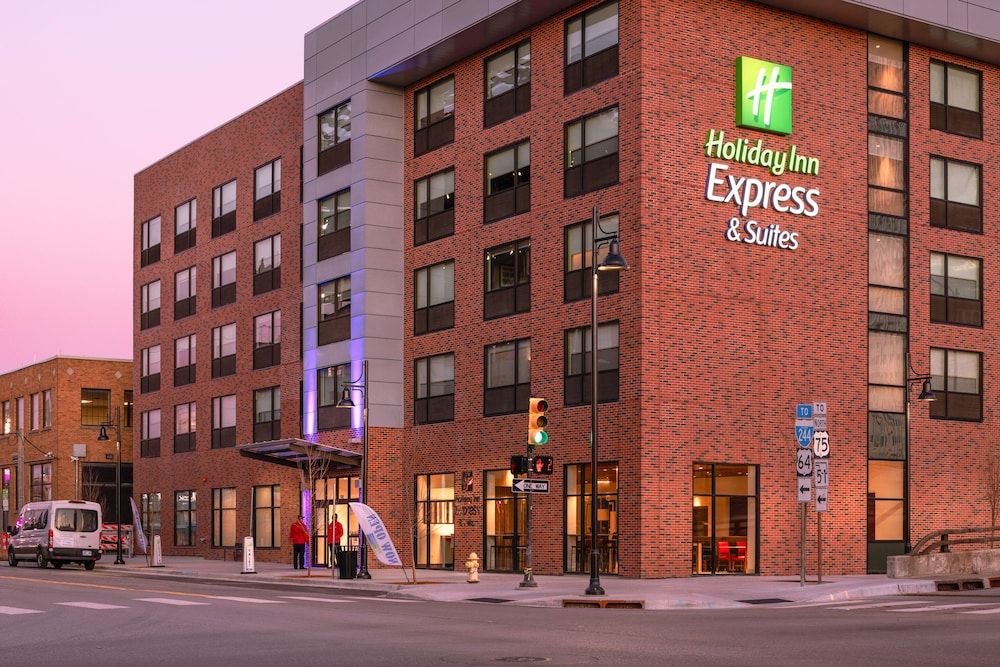 Holiday Inn Express & Suites TULSA DOWNTOWN by IHG 1