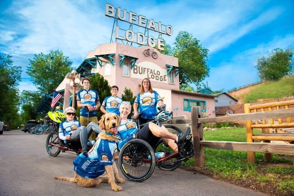 Buffalo Lodge Bicycle Resort - Amazing access to local trails & the Garden 1