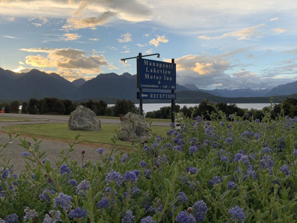 Te Anau Manapouri Lake Hotel 1