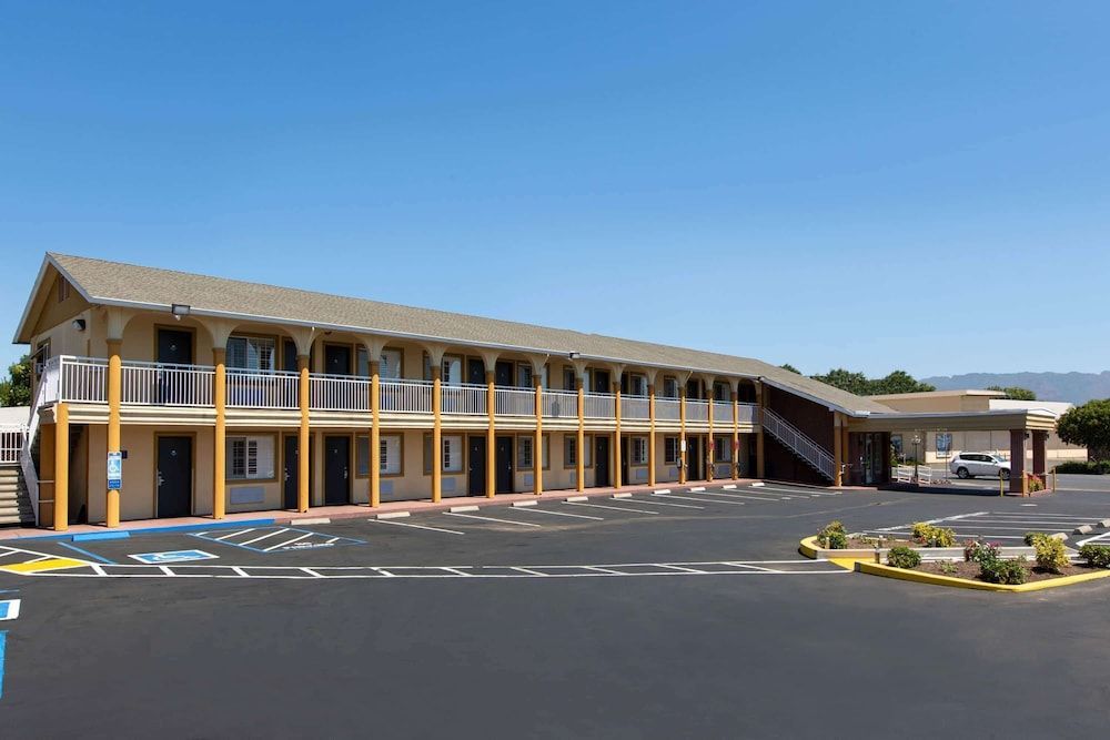 Days Inn by Wyndham Ukiah 1