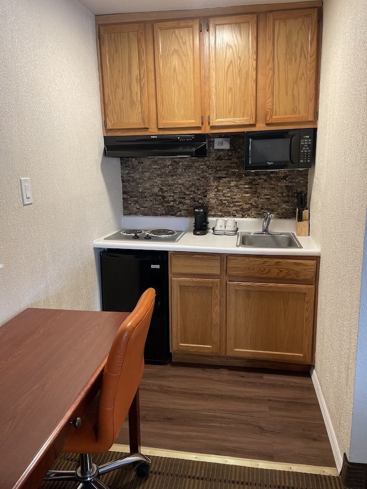 SureStay Plus by Best Western Woodbury Inn 2