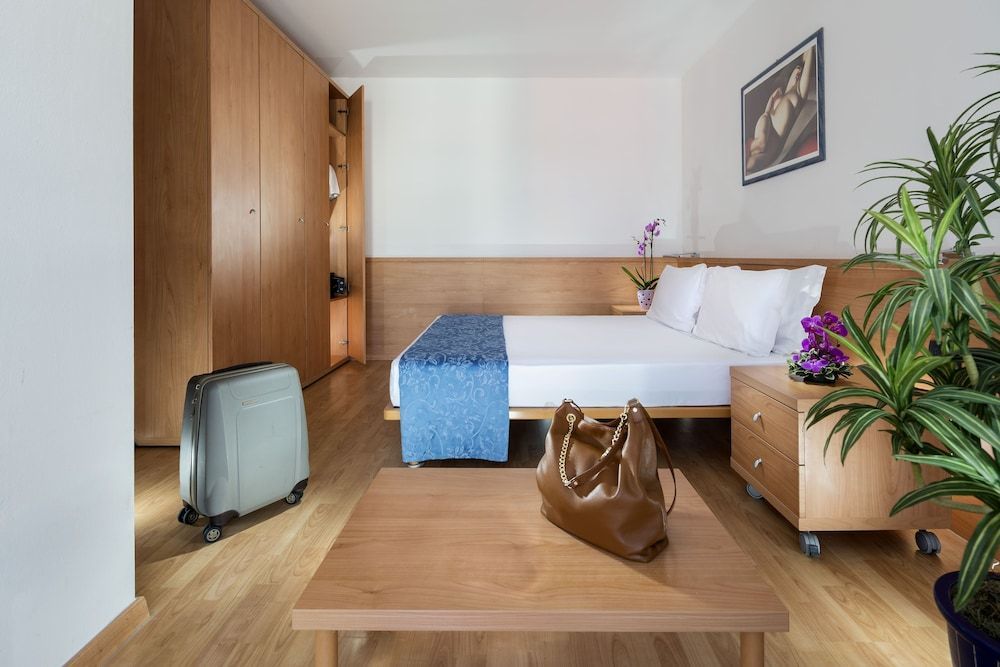 Aparthotel Esperya 1