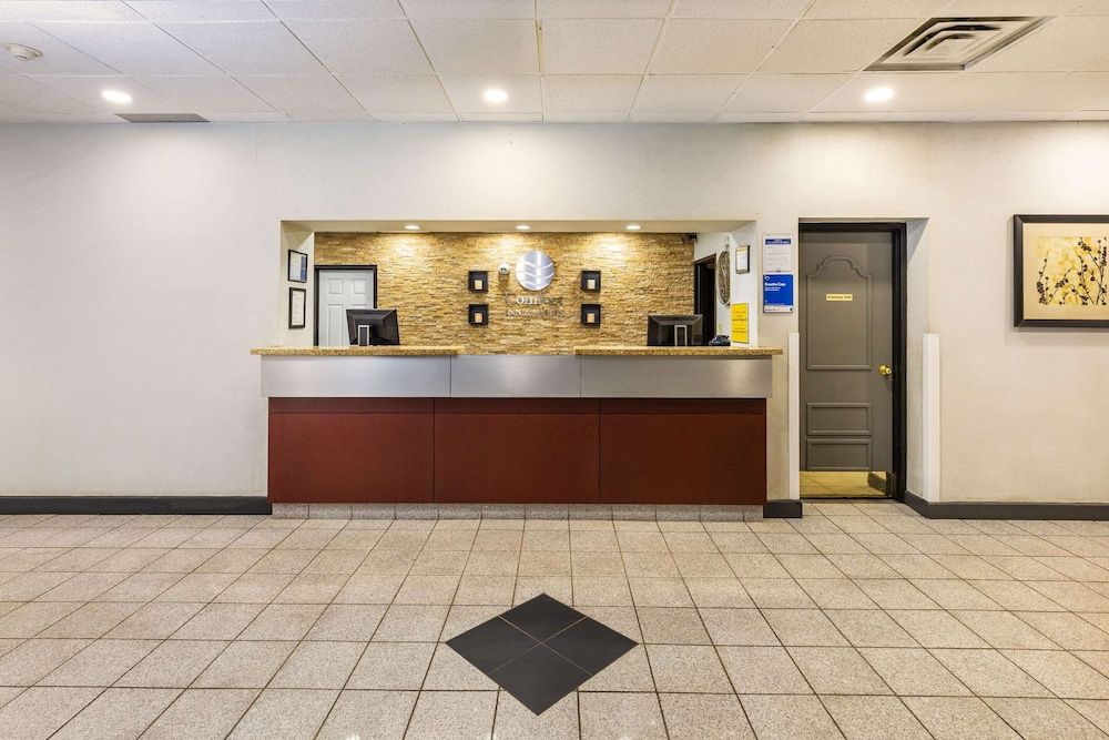 Comfort Inn & Suites Edmonton Downtown 2