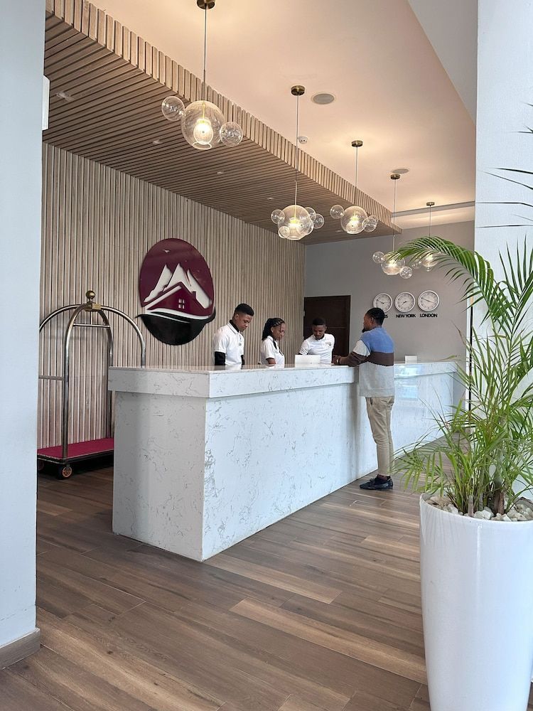 Mayhill Hotel 2