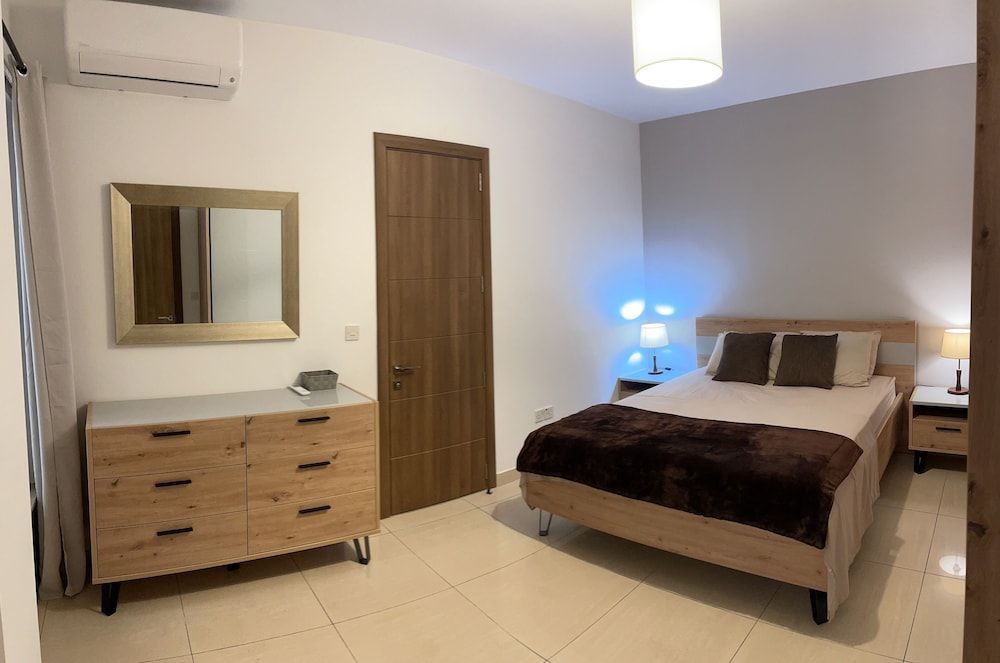Spinola Bay - St Julians near beach Prime location 2