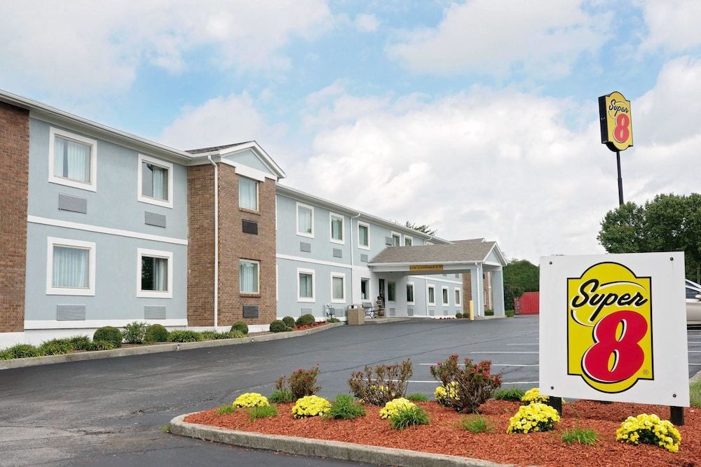 Super 8 by Wyndham Lexington Hamburg Area 1