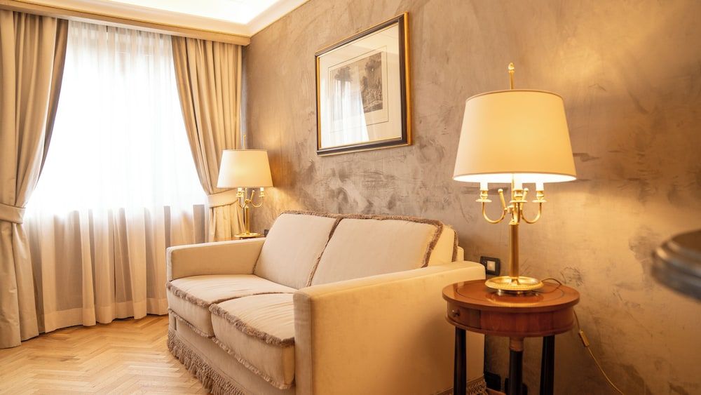 River Chateau Hotel 1
